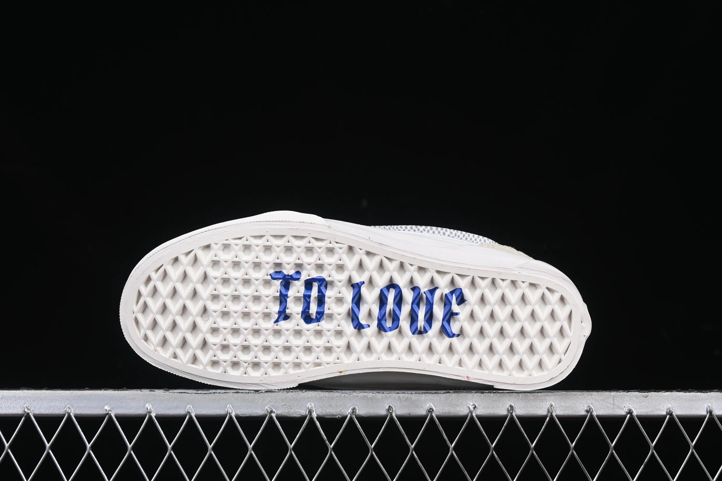 All categories Vans Vans series Vans Low Vans low-top Vans Classics Knu Skool Vr3 Vans official Year of the Snake limited bread shoes VN0009QCSNK